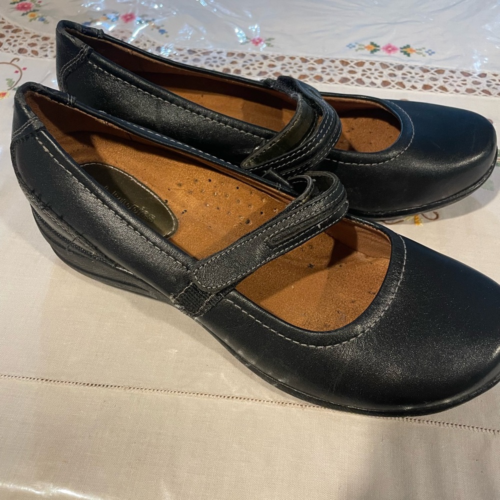 Hush Puppies Black Flats with Comfort and Style